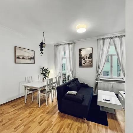 Staytime - Wildflower Apartment